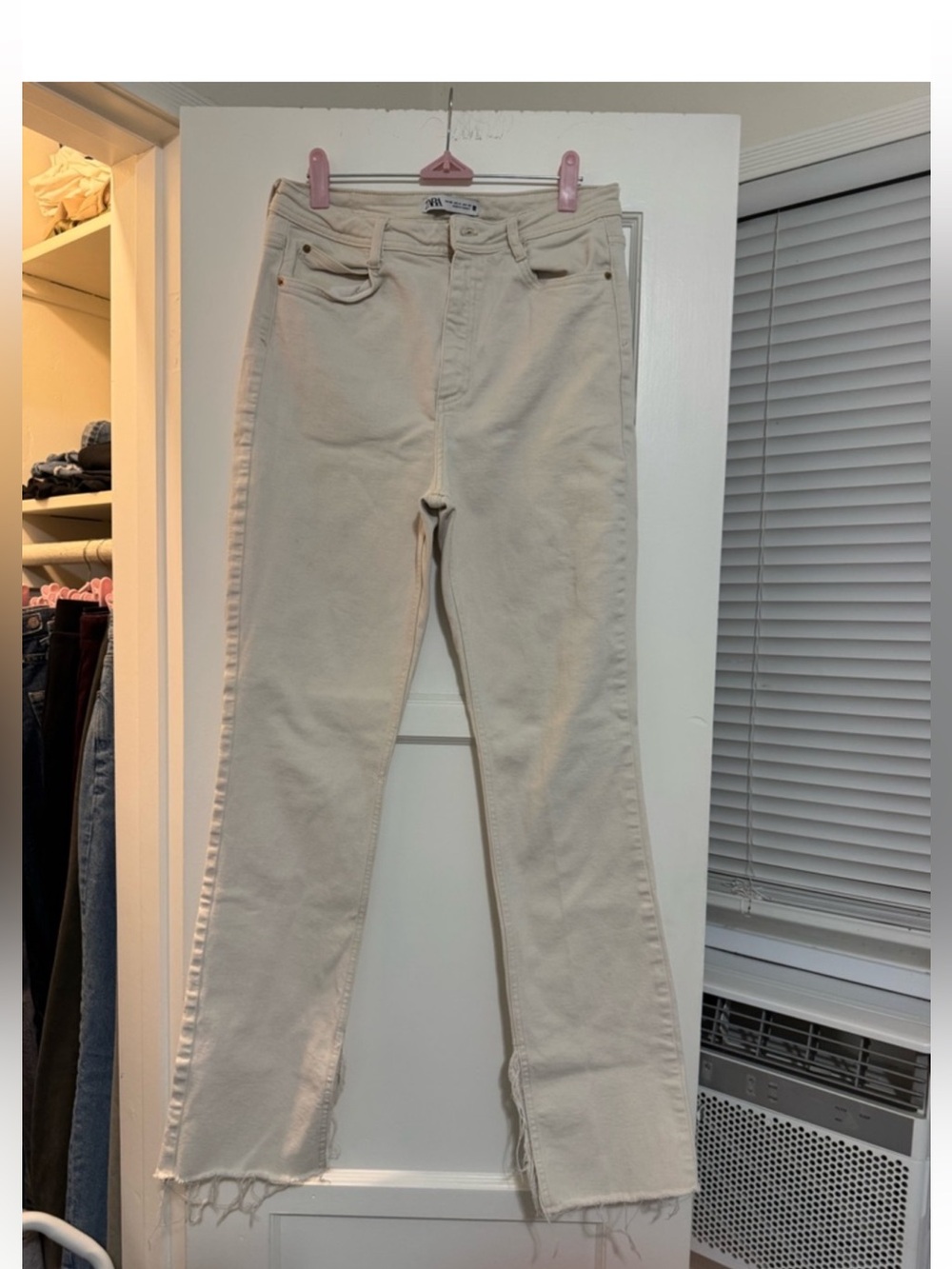 Ara Cream Straight-Leg Jeans